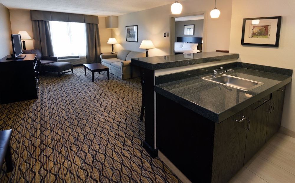 Holiday Inn Express & Suites Milford by IHG