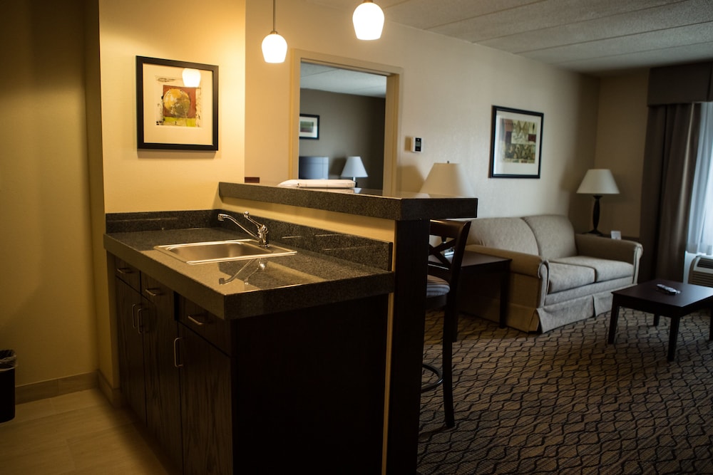 Holiday Inn Express & Suites Milford by IHG