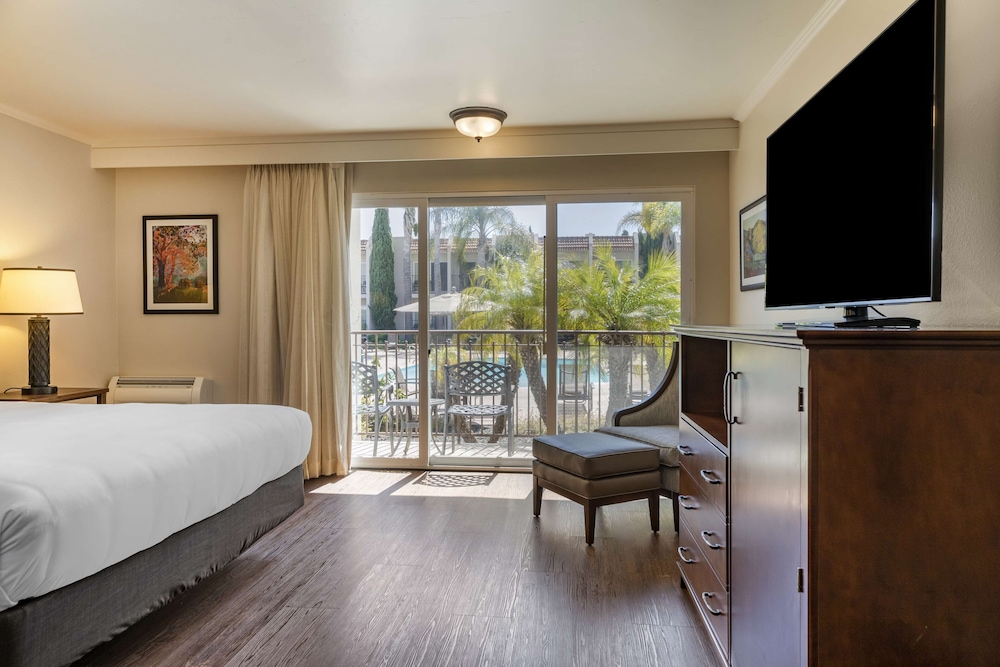 Best Western Plus Royal Oak Hotel