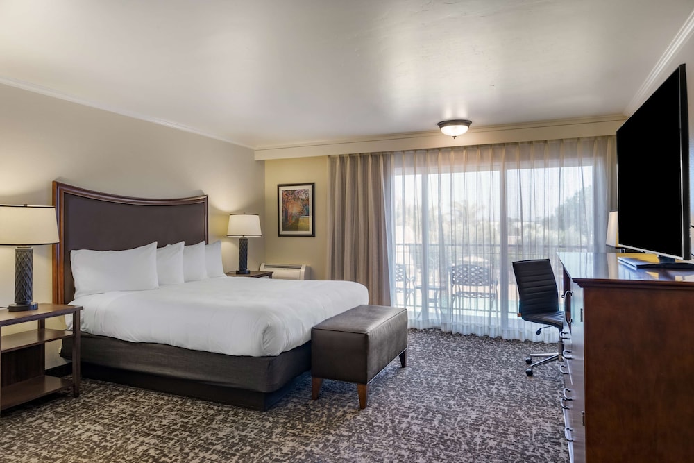 Best Western Plus Royal Oak Hotel