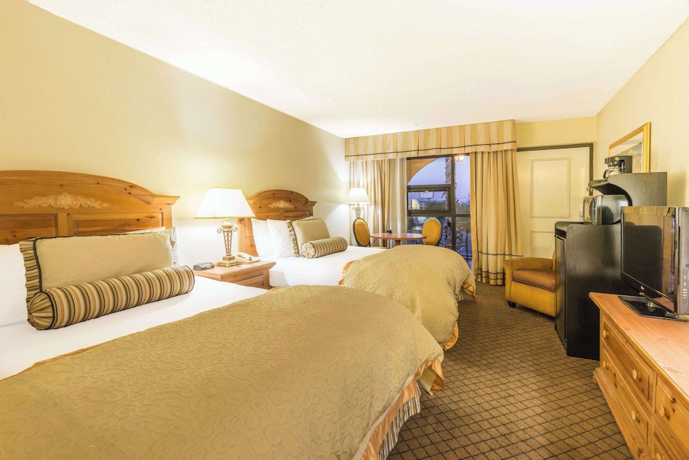 Ramada Hotel & Conference Center by Wyndham Las Cruces