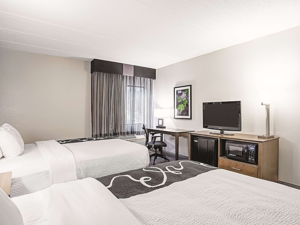 La Quinta Inn & Suites by Wyndham Baltimore N / White Marsh