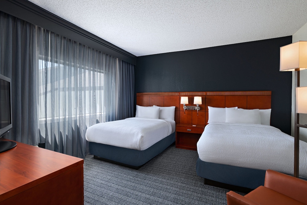 Courtyard by Marriott Dallas Arlington/Entertainment Dist