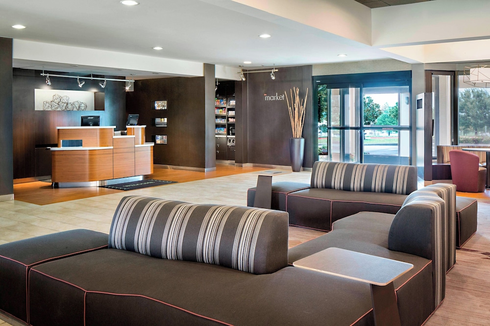 Courtyard by Marriott Dallas Arlington/Entertainment Dist