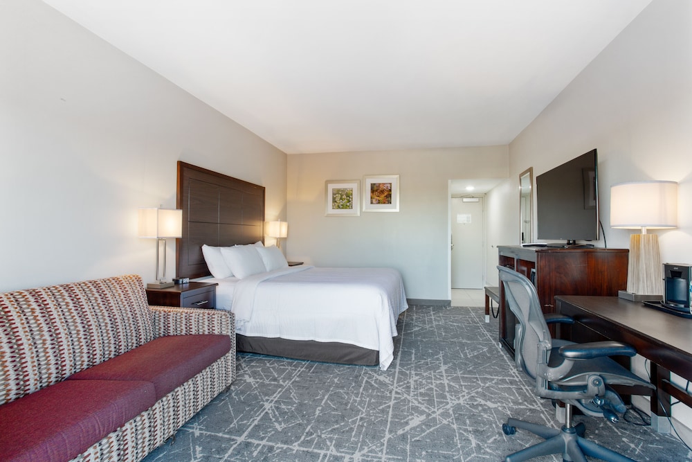 Orangewood Inn & Suites Kansas City Airport