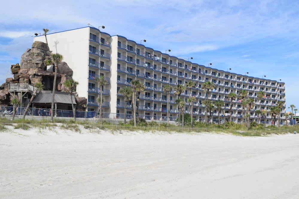 Days Inn by Wyndham Panama City Beach/Beachfront Resort