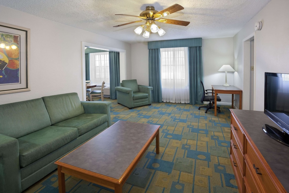 La Quinta Inn by Wyndham Omaha West