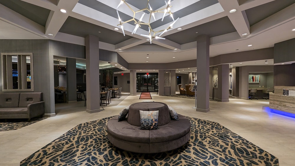 Crowne Plaza Edison by IHG