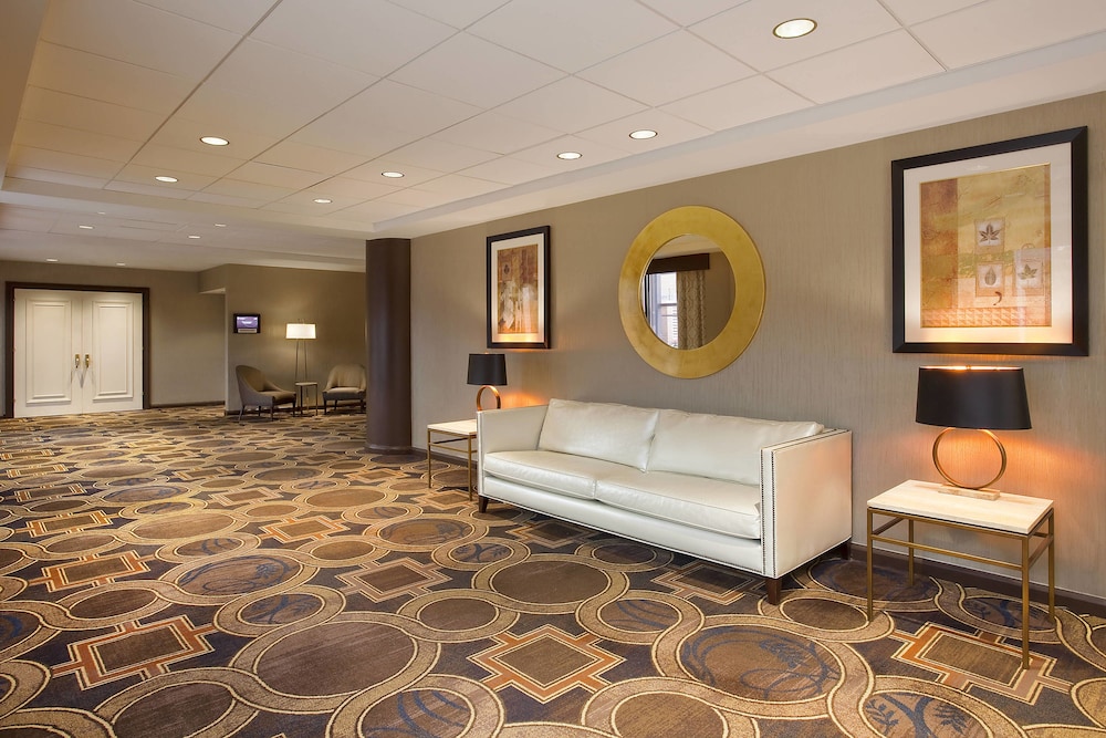 Sheraton LaGuardia East Hotel