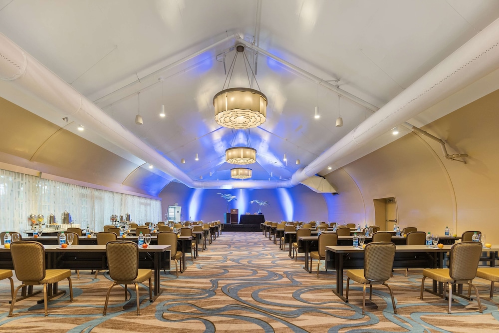 DoubleTree by Hilton Hotel San Diego - Mission Valley