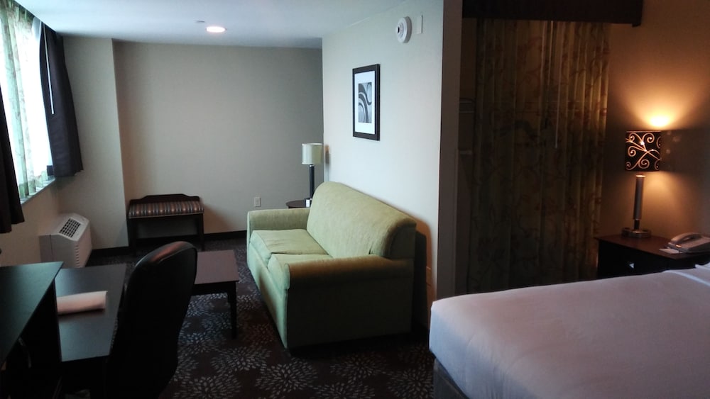 Holiday Inn Express & Suites Pittsburgh West - Greentree by IHG