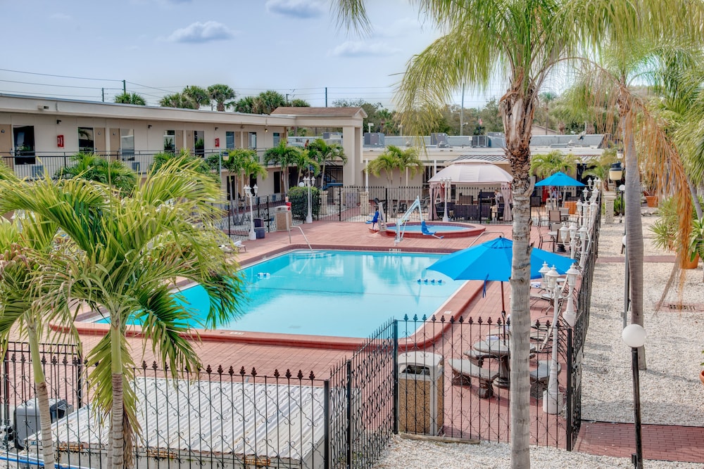 Days Inn by Wyndham St. Petersburg / Tampa Bay Area