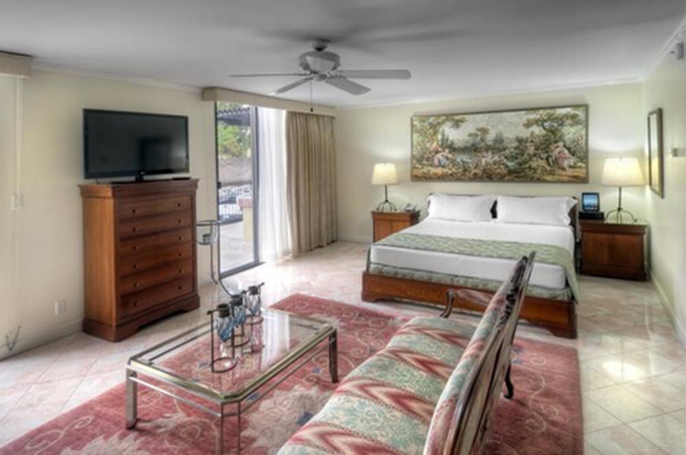 Dinah's Garden Hotel