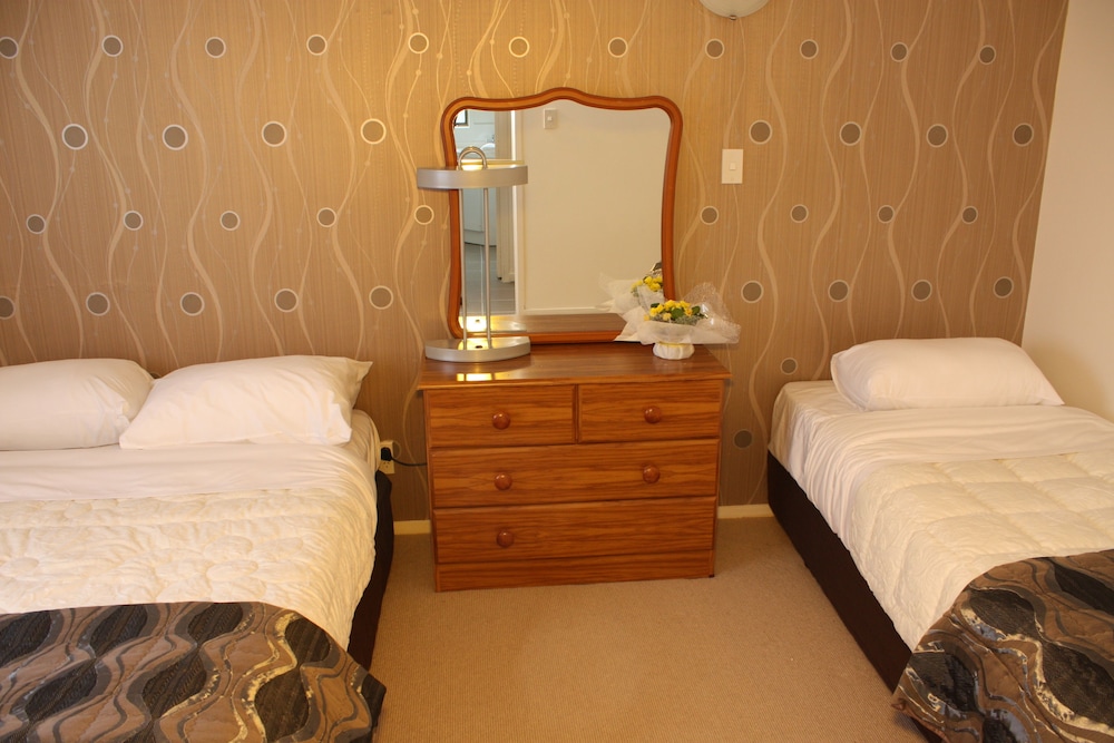 Airport Travel Air Motor Inn