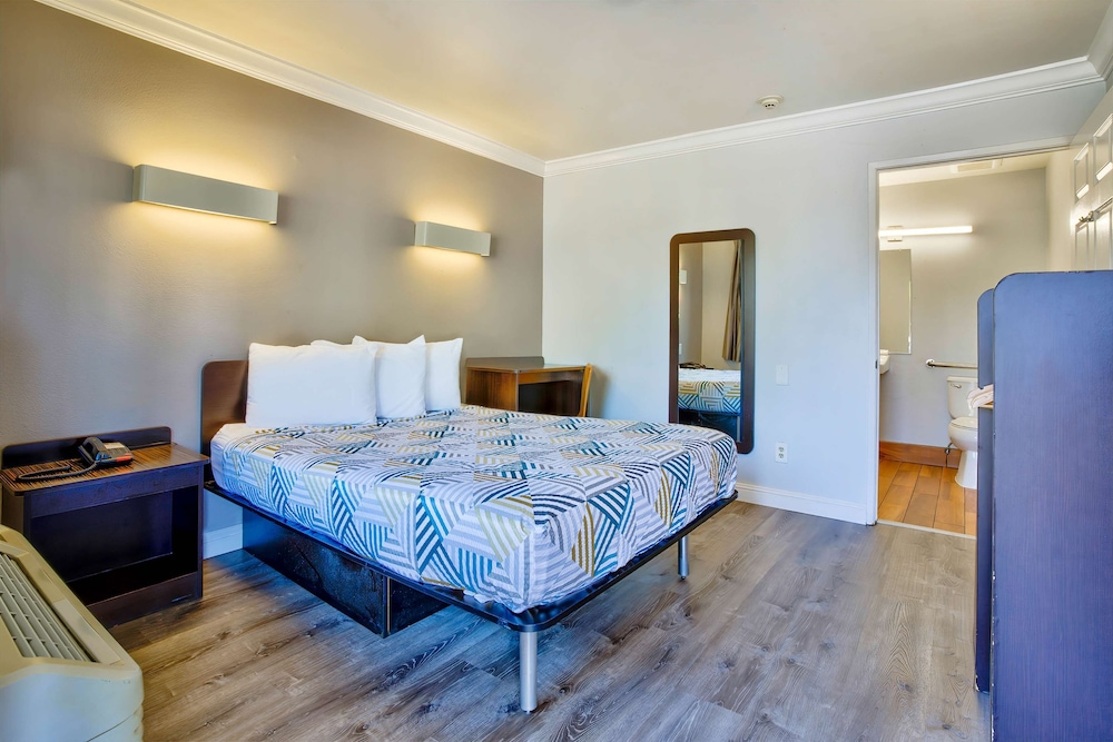 Motel 6 Menifee, CA