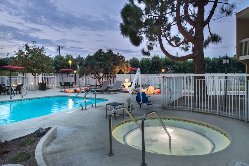 Holiday Inn Oxnard – Ventura by IHG