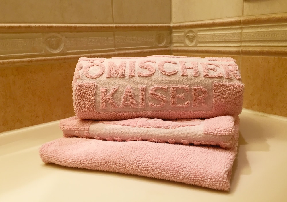Schlosshotel Römischer Kaiser photo 5