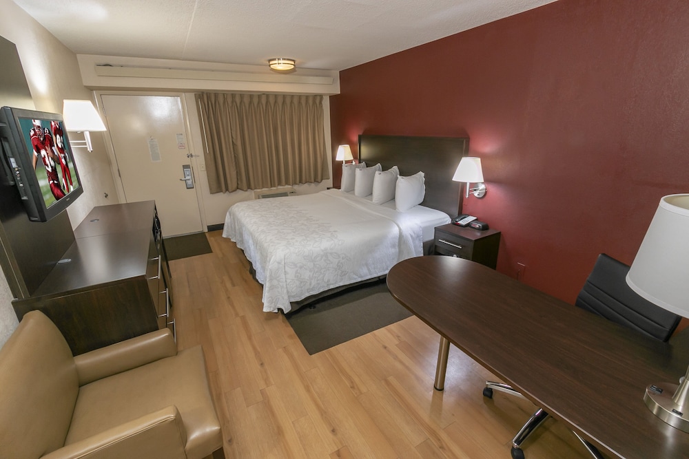 Red Roof Inn PLUS+ Statesville