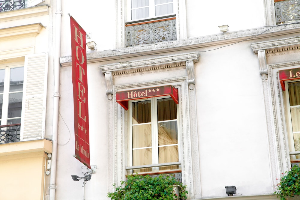 Moulin Plaza