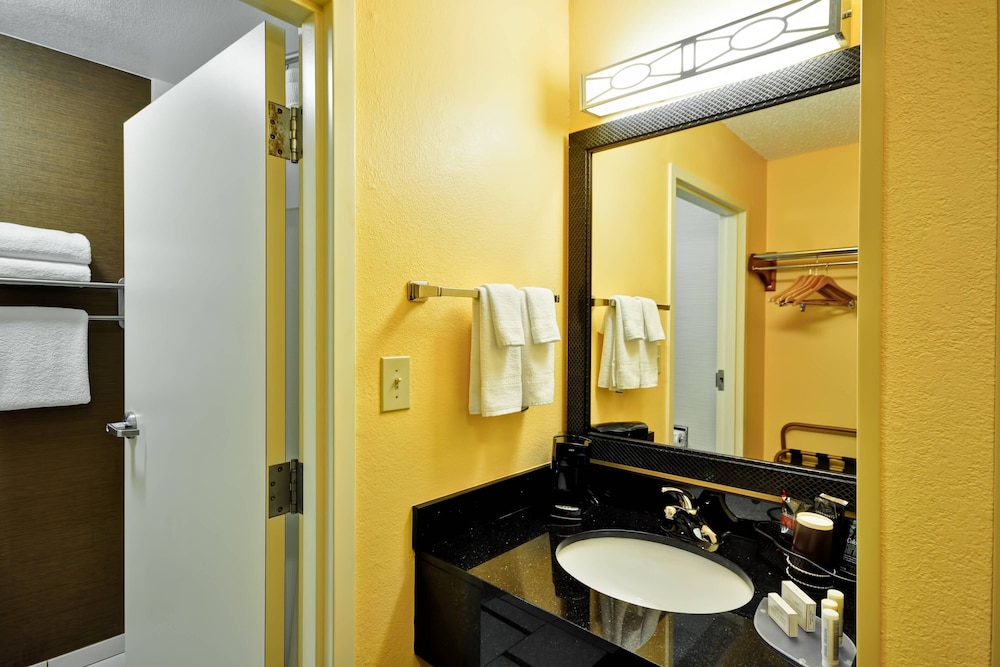 Fairfield Inn & Suites Dallas Medical/Market Center