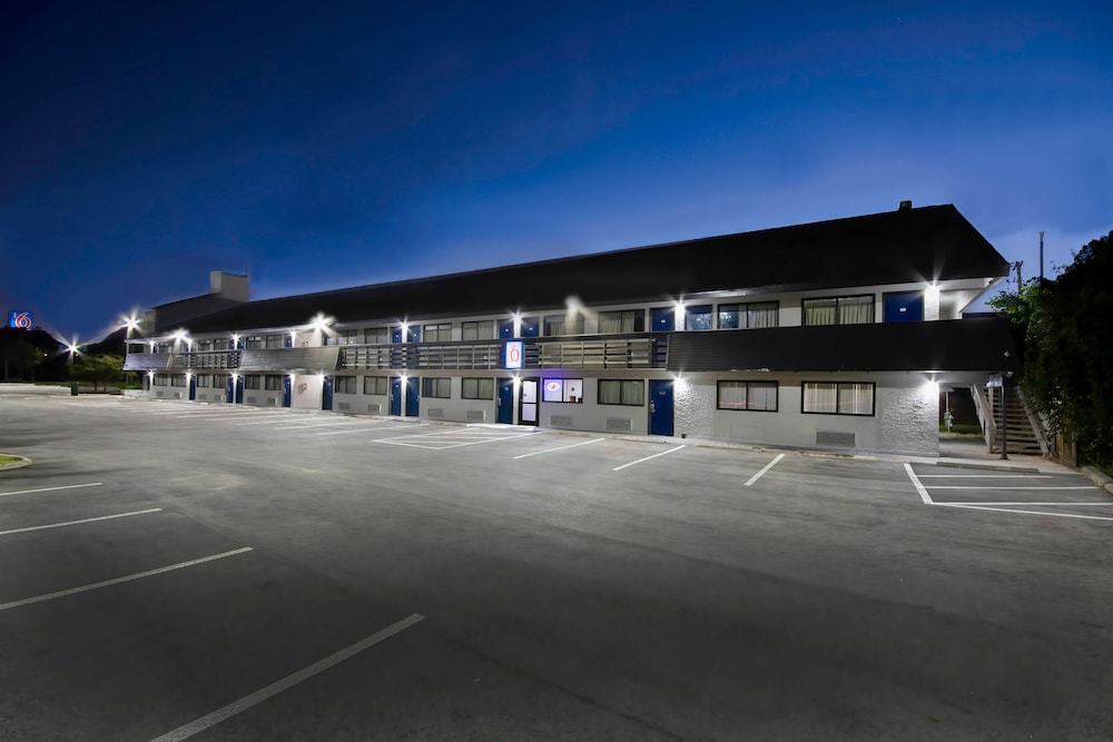 Motel 6 Columbus, OH - OSU North