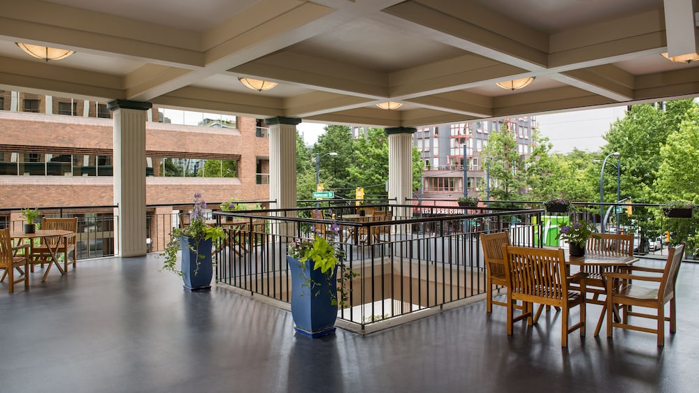 Holiday Inn & Suites Vancouver Downtown by IHG photo 4