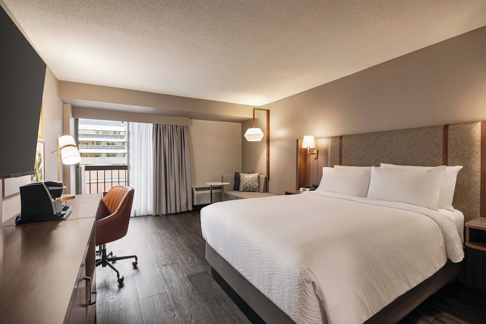 Holiday Inn & Suites Vancouver Downtown by IHG photo 2