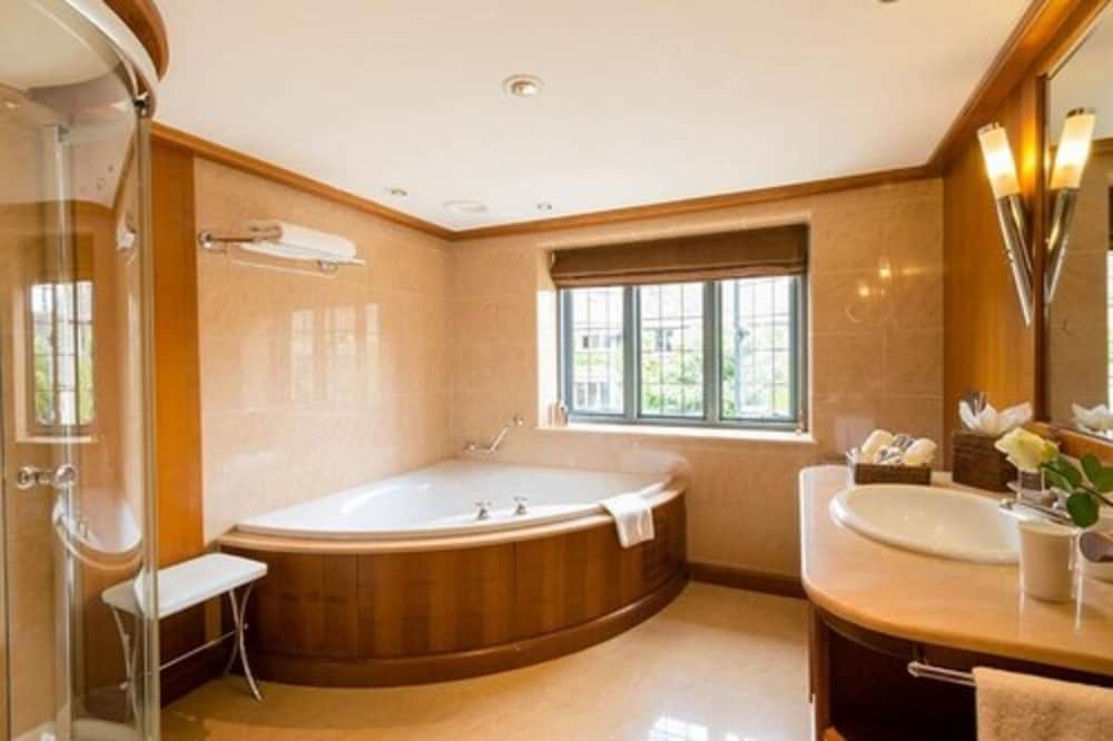 Whatley Manor photo 3