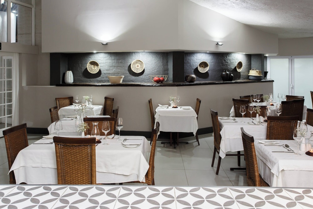 Protea Hotel by Marriott Oudtshoorn Riempie Estate photo 2