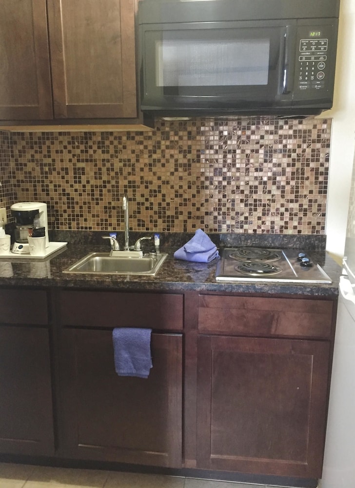 Americas Best Value Inn Romulus Detroit Airport