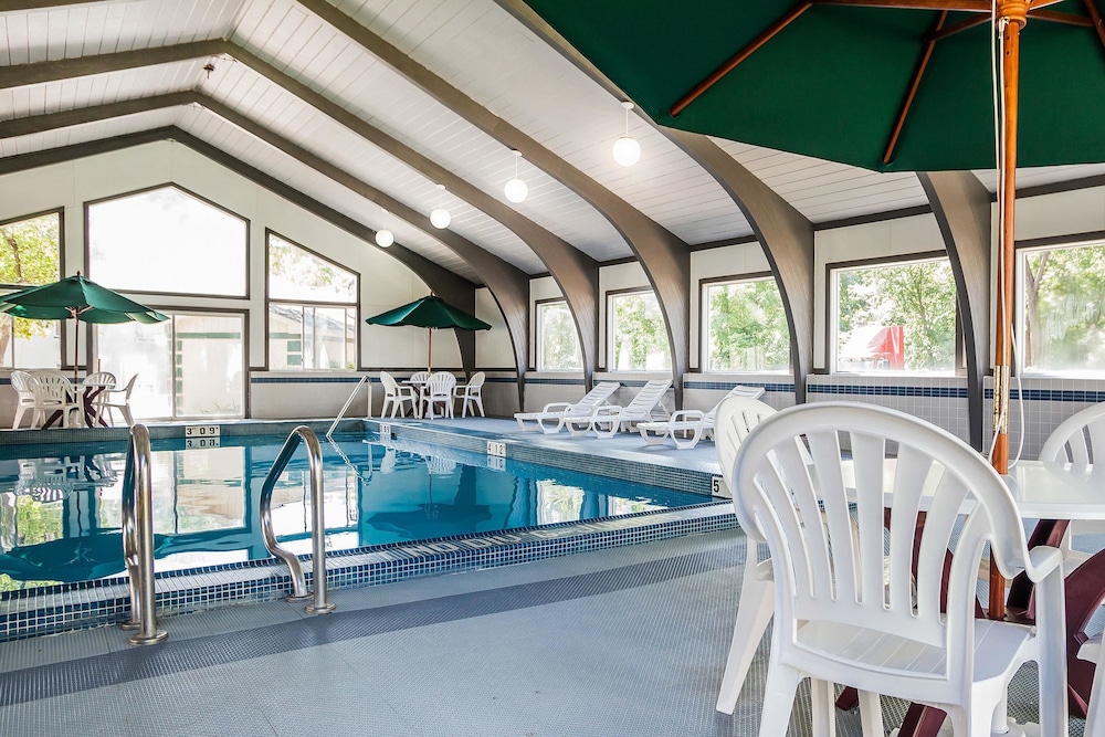Quality Inn & Suites Des Moines - Merle Hay Road