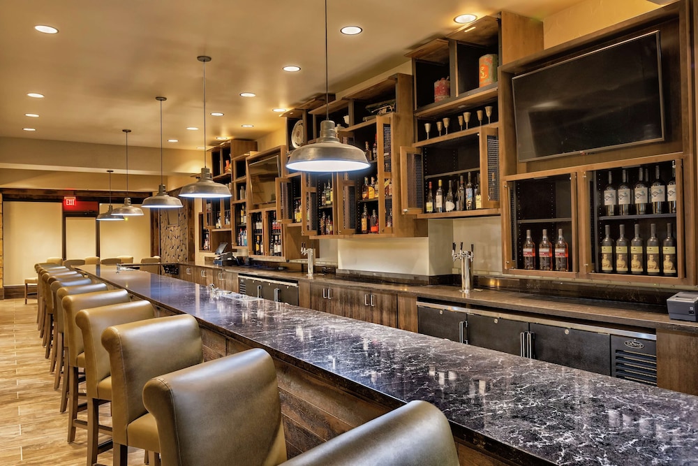 Embassy Suites by Hilton Tulsa I-44