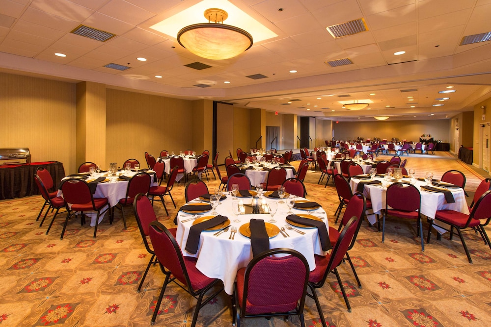 Embassy Suites by Hilton Tulsa I-44