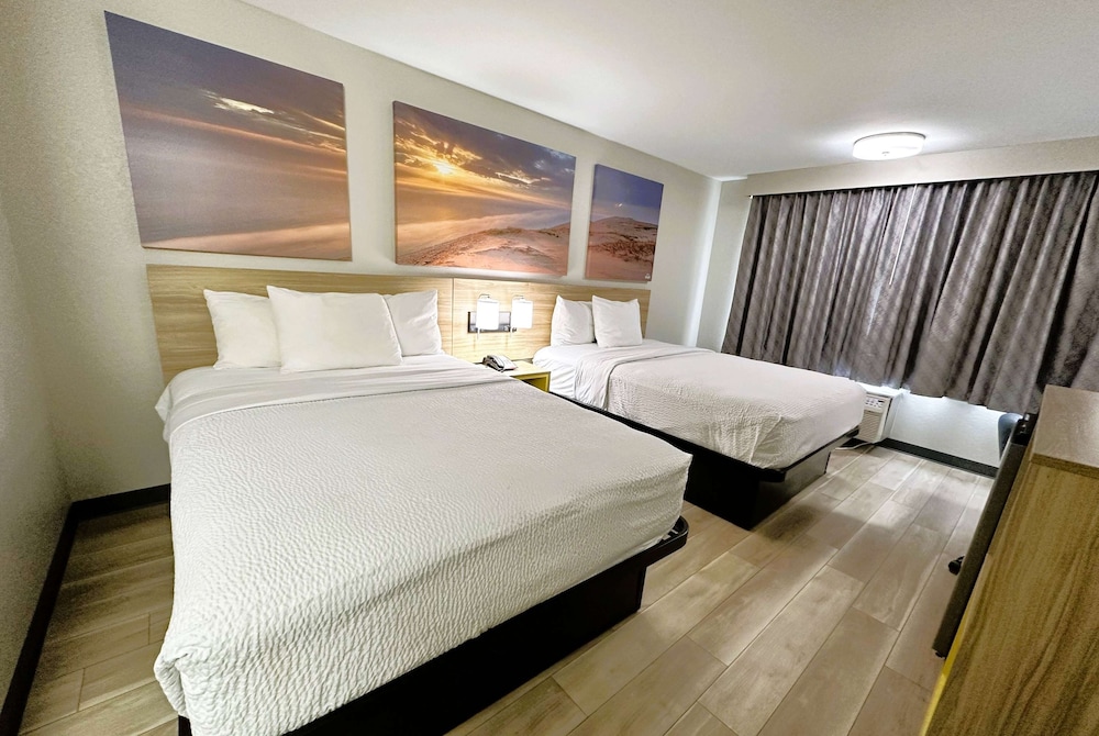 Days Inn by Wyndham Holland