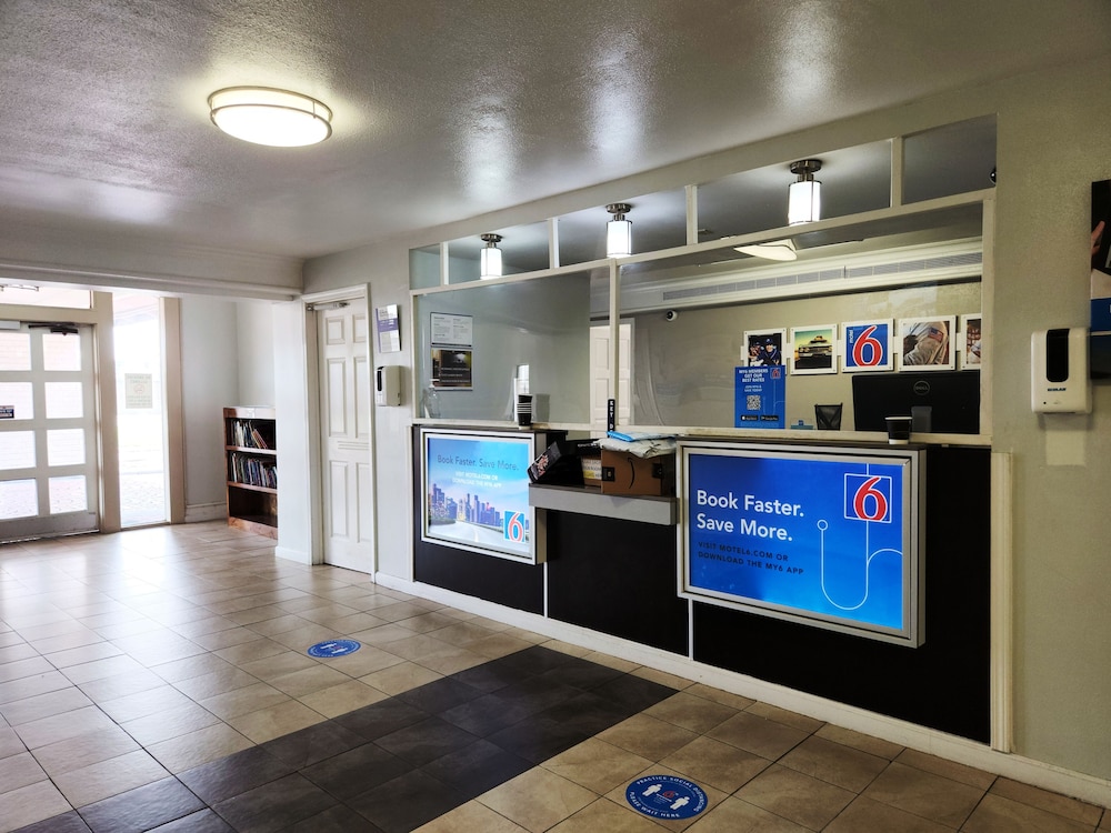 Motel 6 Baytown, TX - Garth Rd