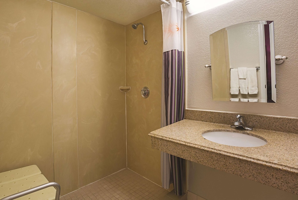Wingate by Wyndham Galveston Beachfront at the Seawall