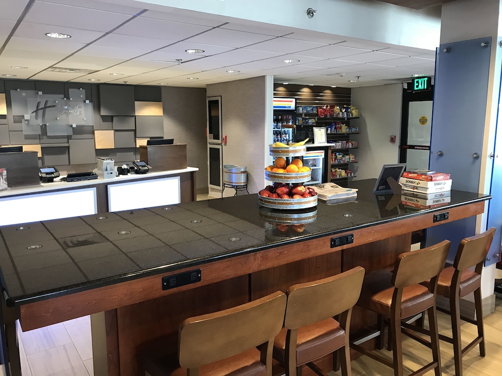 Holiday Inn Express Memphis Medical Center - Midtown By IHG