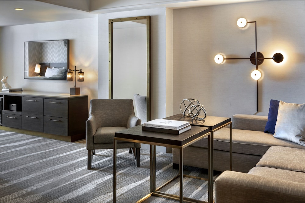 Renaissance Los Angeles Airport Hotel