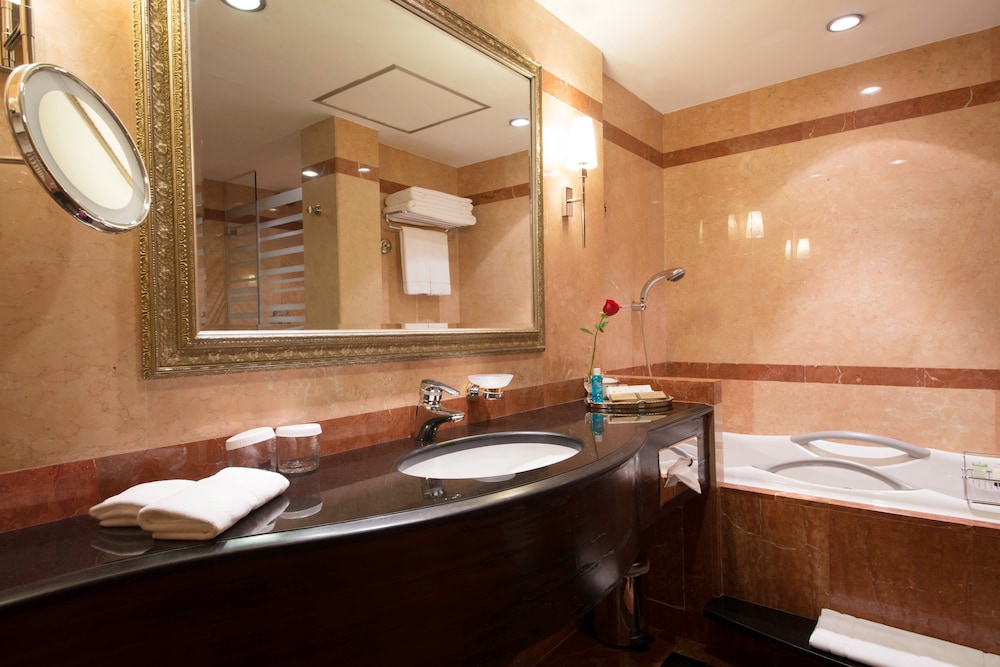 Holiday Inn Kuwait Al Thuraya City photo 5