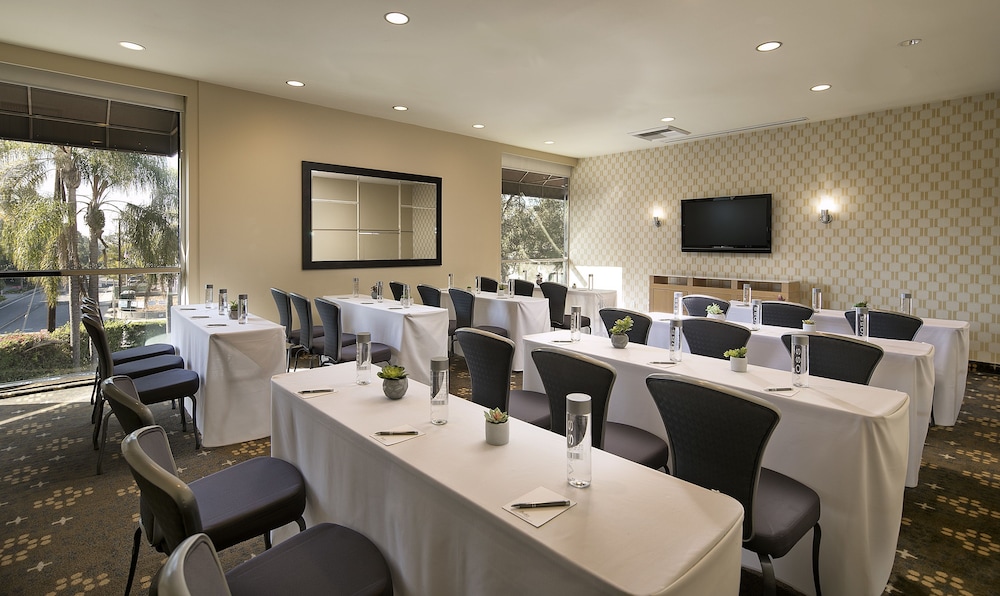 Belamar Hotel Manhattan Beach, Tapestry Collection by Hilton