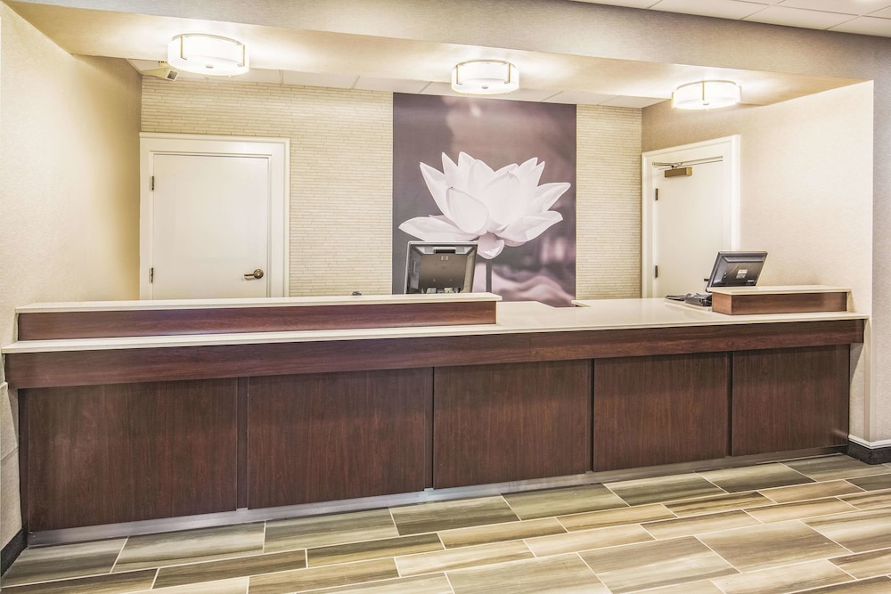 Howard Johnson by Wyndham Sacramento Downtown