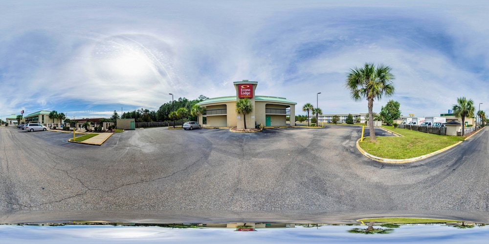 Econo Lodge Inn & Suites
