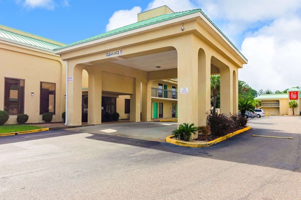 Econo Lodge Inn & Suites