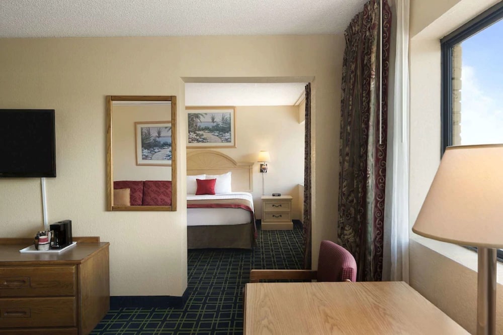 Space Coast Hotel -Titusville/Kennedy Space Center