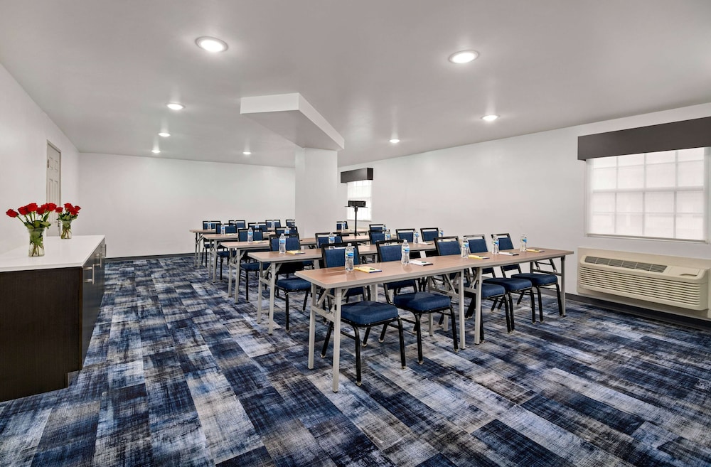 La Quinta Inn by Wyndham Columbus Airport Area