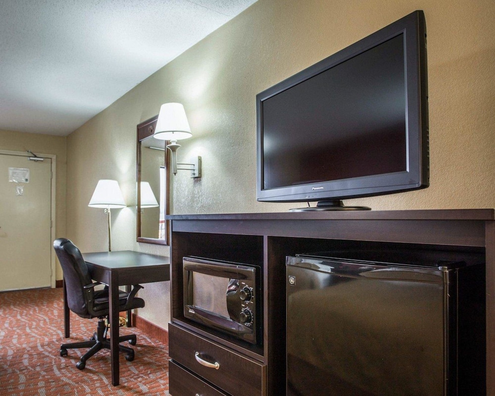 Quality Inn & Suites Monroe
