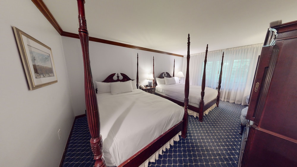 Avon Old Farms Hotel