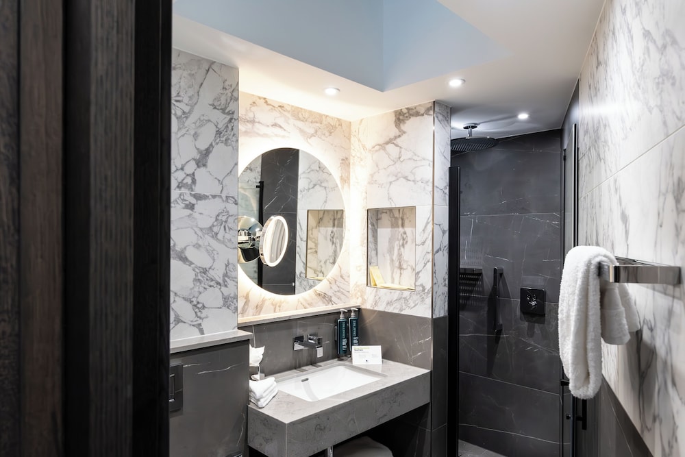 DoubleTree by Hilton London Victoria — photo 3