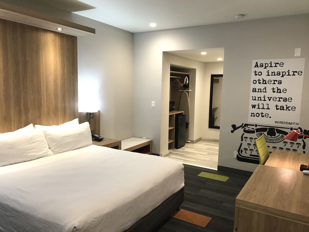 Rodeway Inn near Melrose Ave