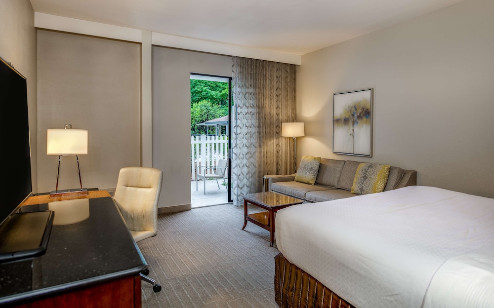 Sonesta Charlotte Lower South End